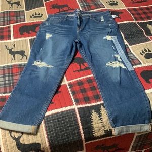 Old Navy Women’s boyfriend cut Capri mid-rise